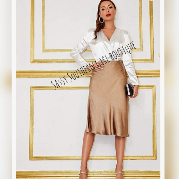 🆕⭐White satin bodysuit - Picture 5 of 9